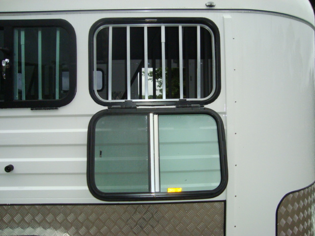 Verlängerter Winkellast-Pferdewagen für 2 Pferde