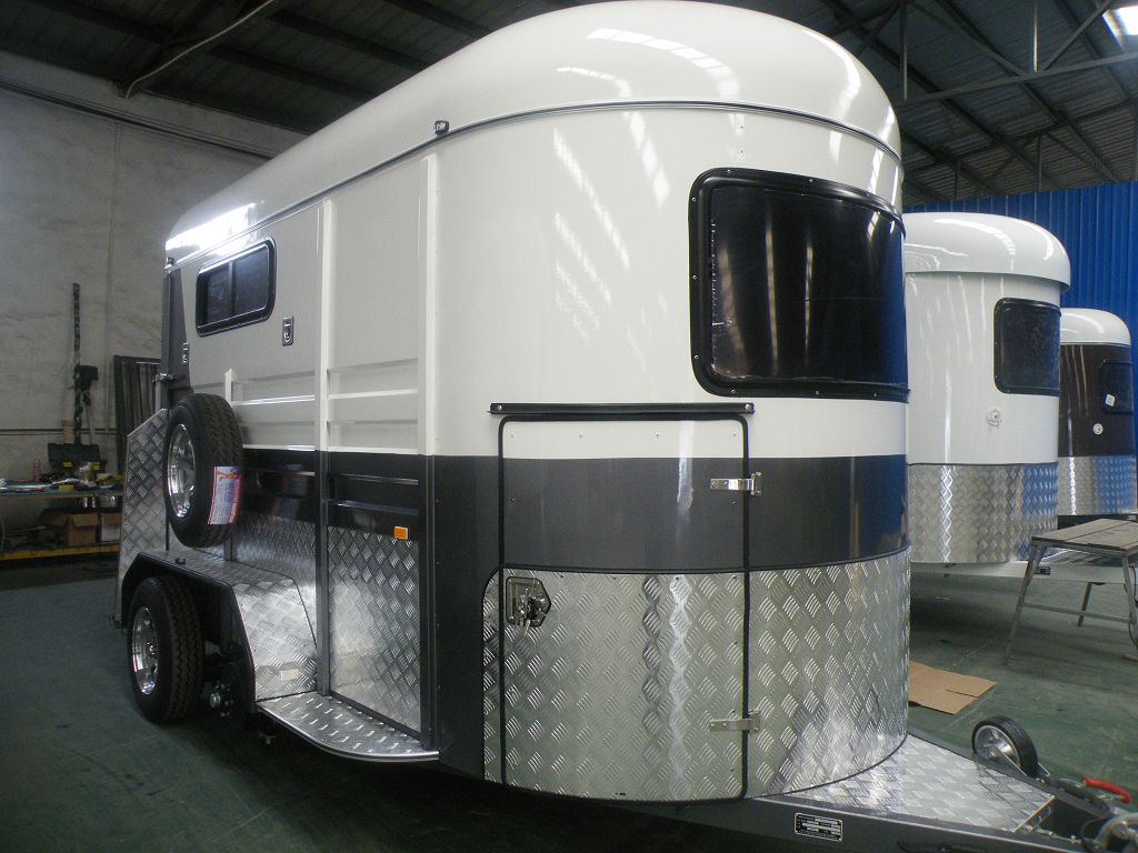 Deluxe-Pferdepose für 2 Pferde