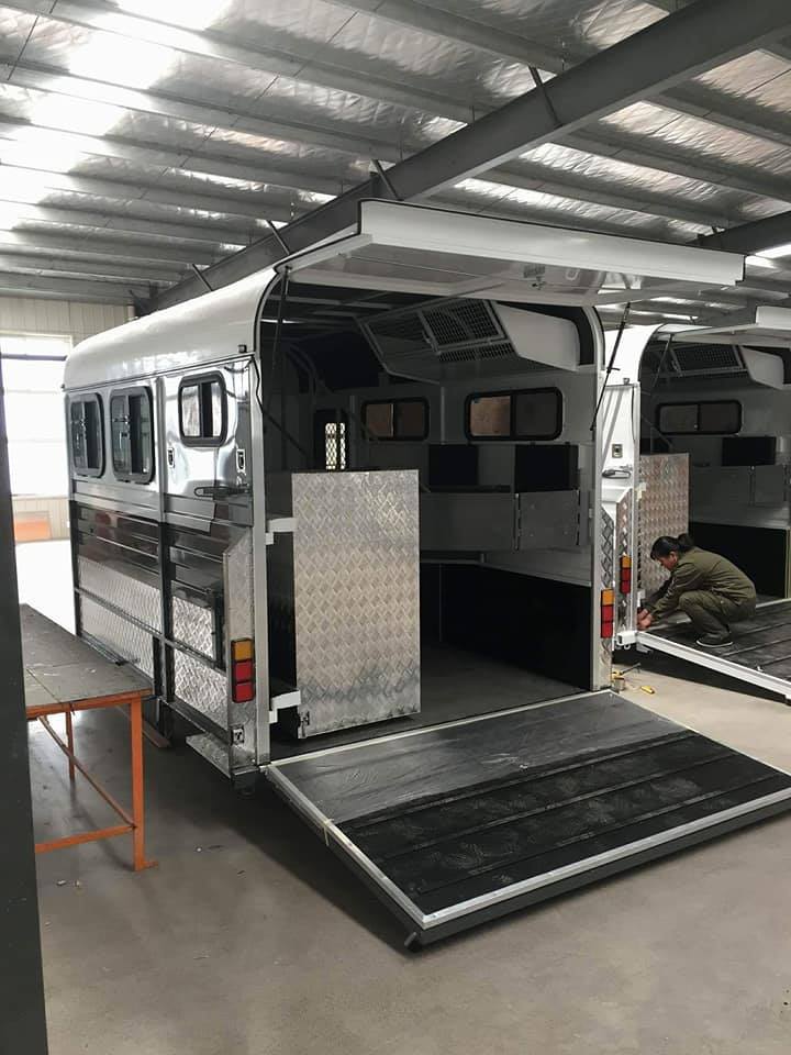 Verlängerter Winkellast-Pferdewagen für 2 Pferde