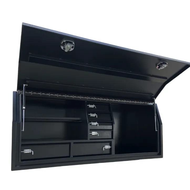 Flacher Werkzeugkasten aus Aluminium mit seitlicher Öffnung