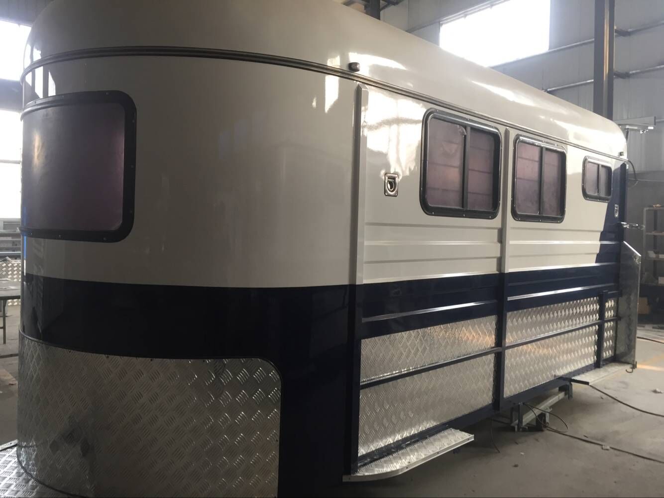 Winkellast-Pferdewagen für 3 Pferde