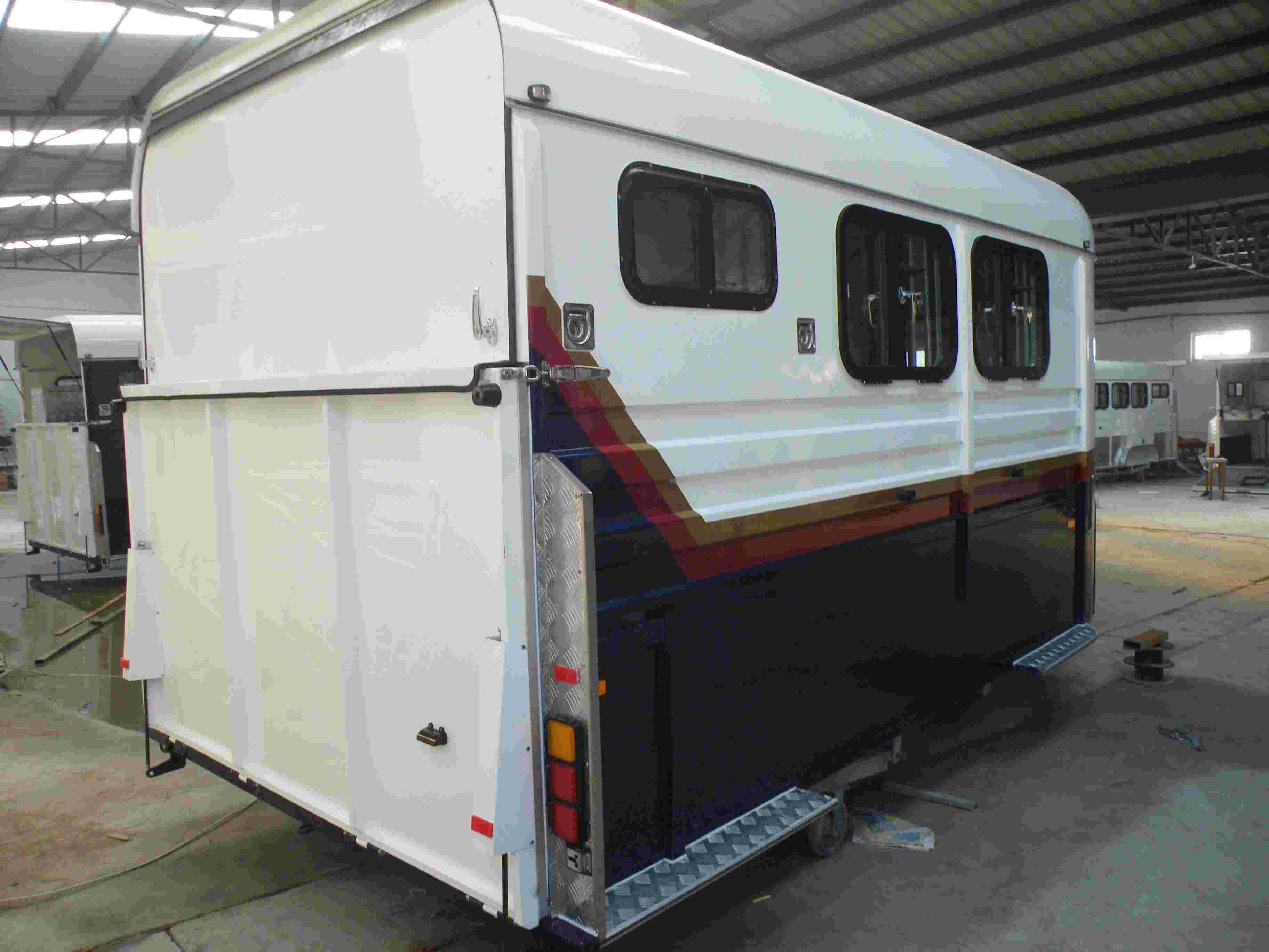 Verlängerter Winkellast-Pferdewagen für 2 Pferde