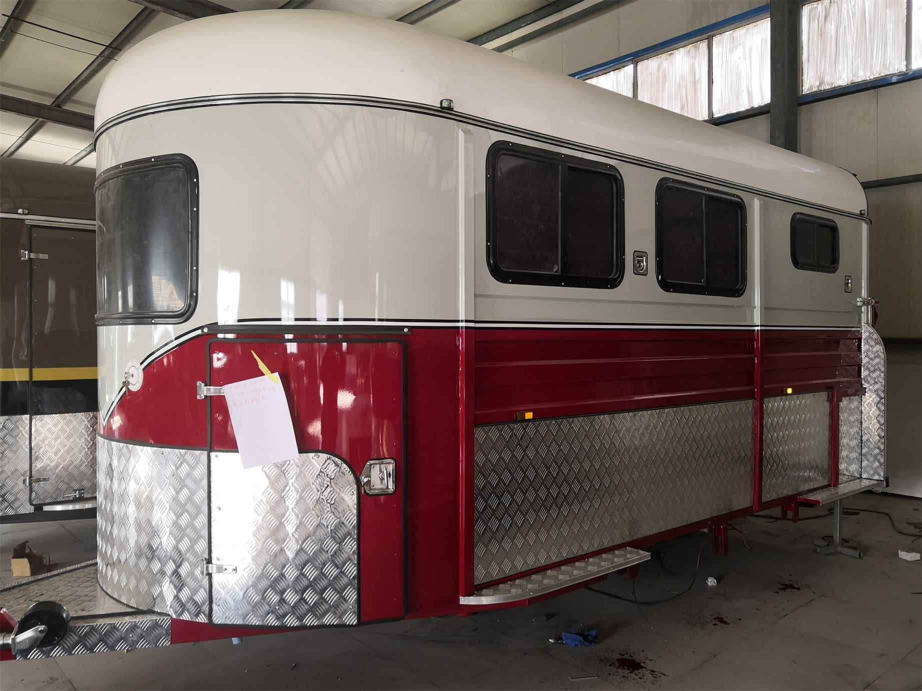 Verlängerter Winkellast-Pferdewagen für 2 Pferde