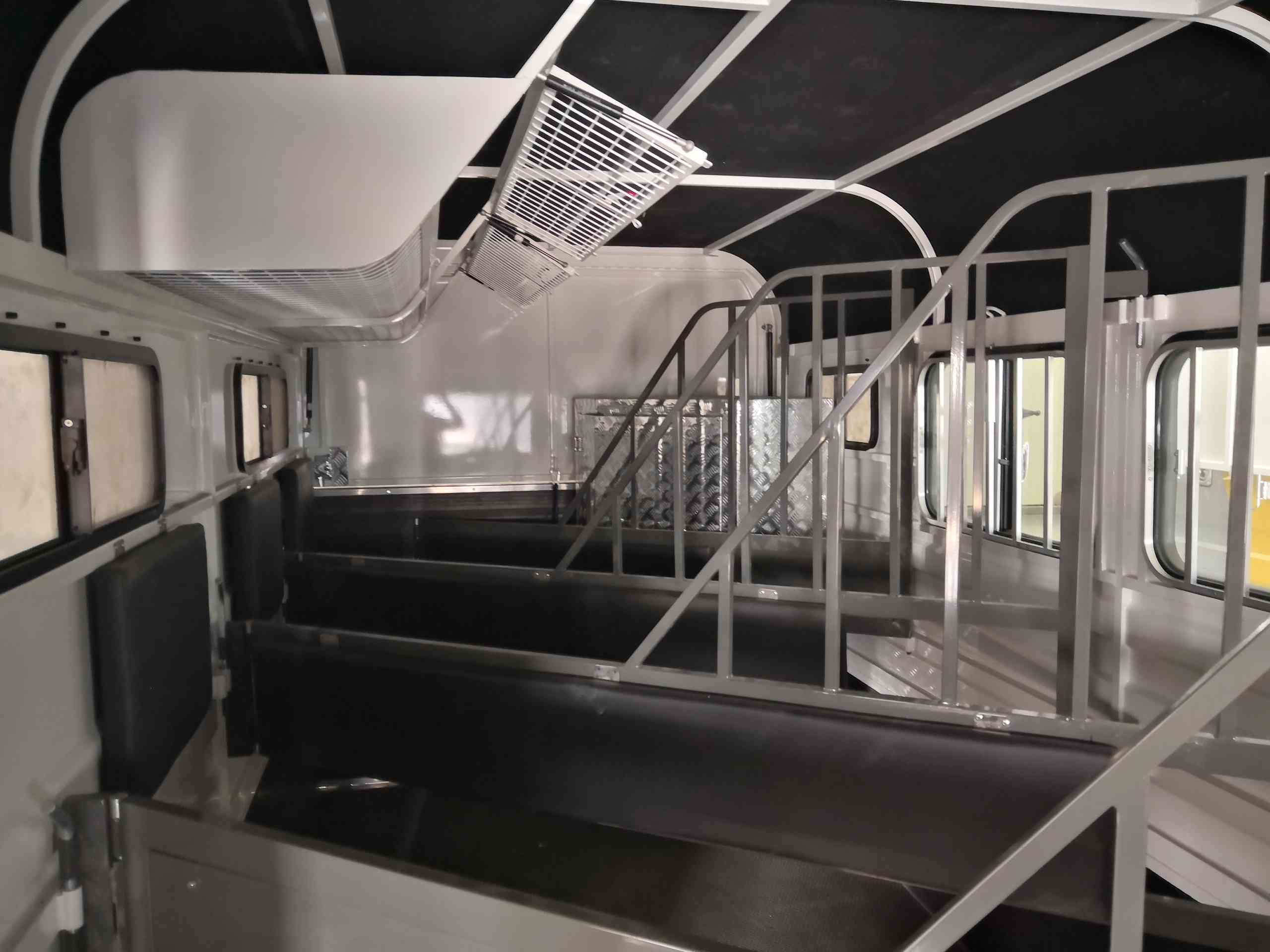 Deluxe-Pferdepose für 3 Pferde