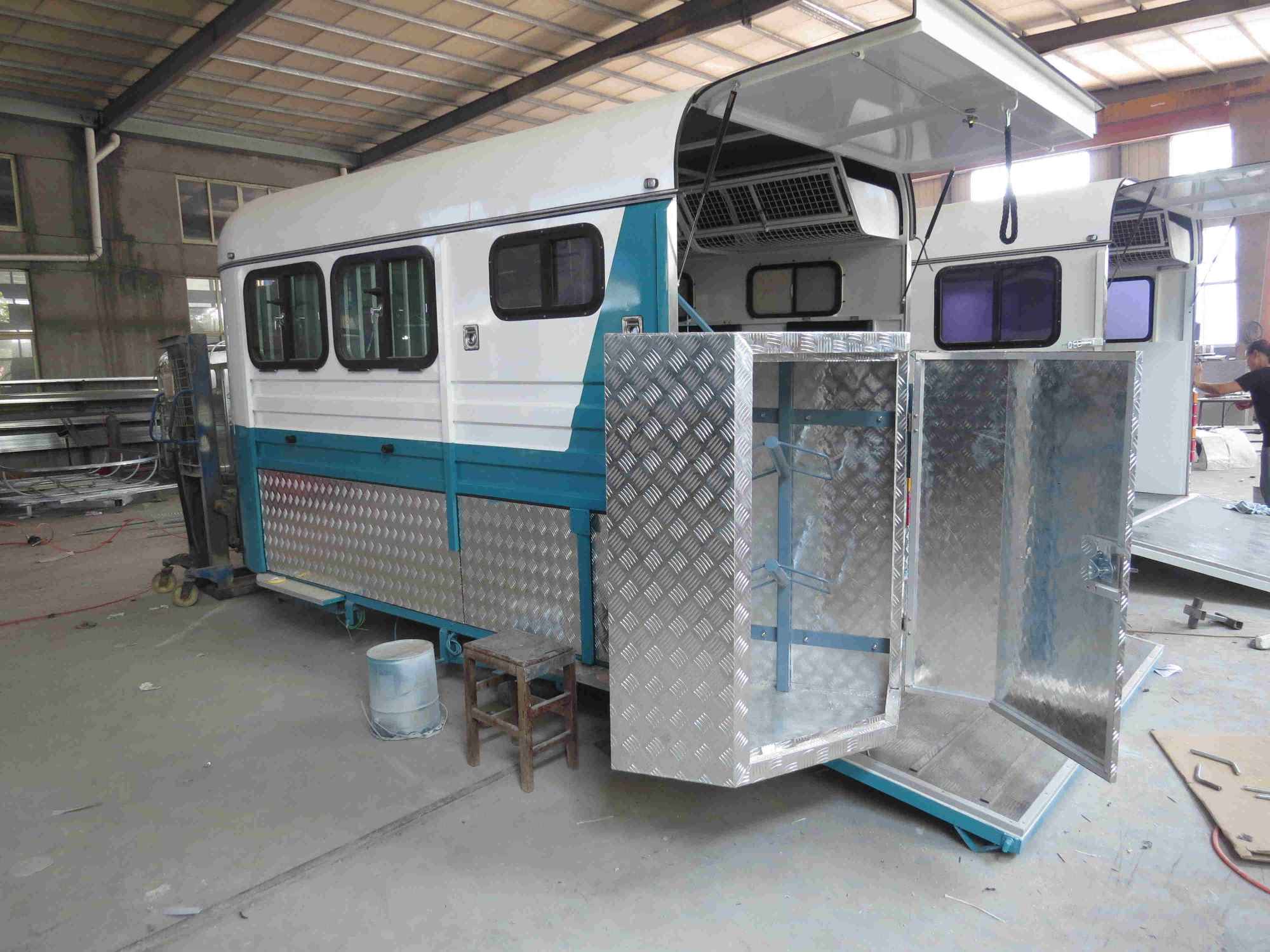 Verlängerter Winkellast-Pferdewagen für 2 Pferde