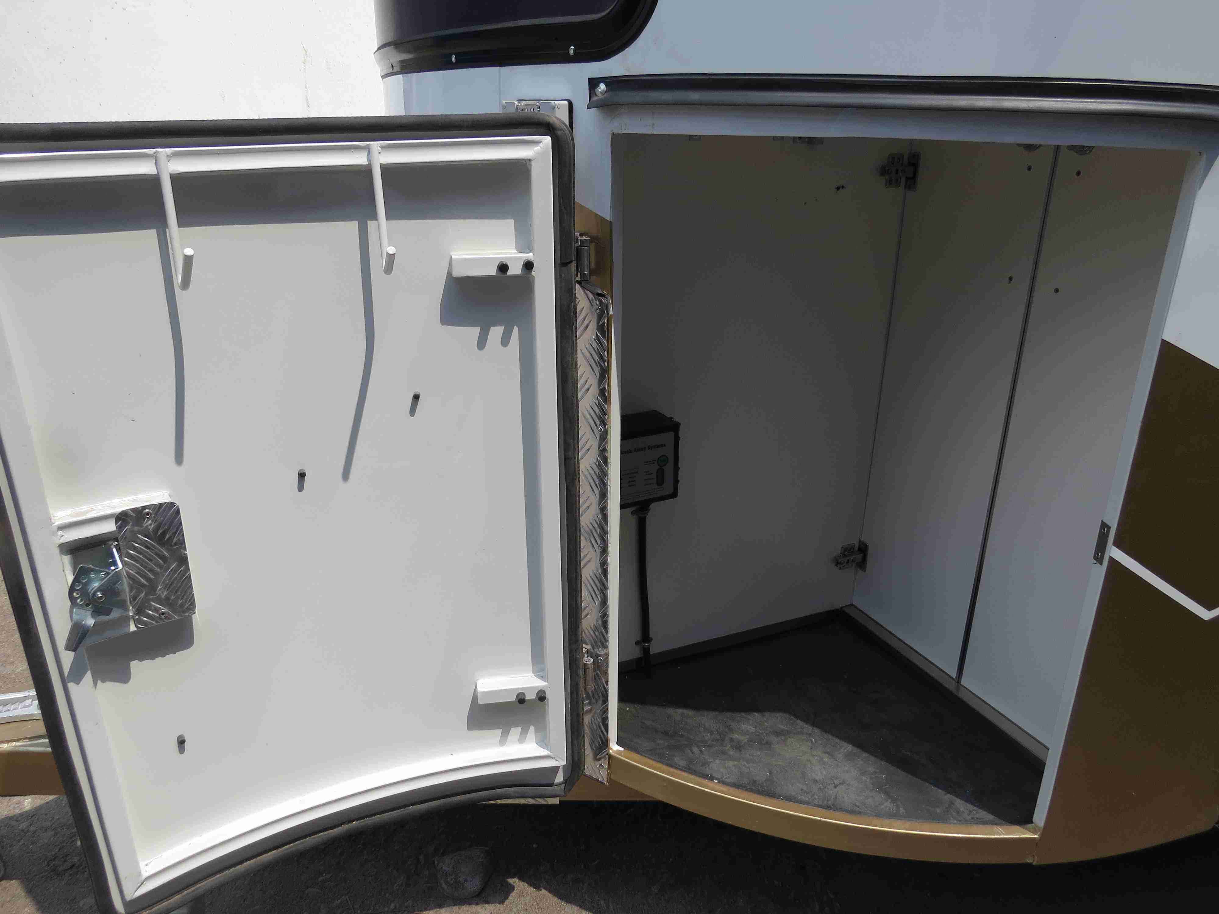 Deluxe-Pferdepose für 2 Pferde