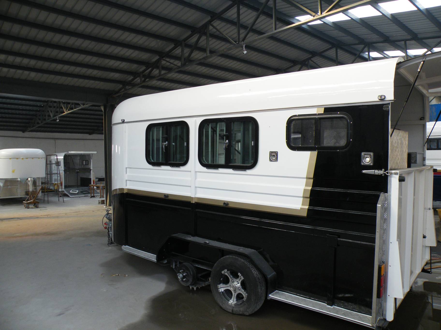 Verlängerter Winkellast-Pferdewagen für 2 Pferde