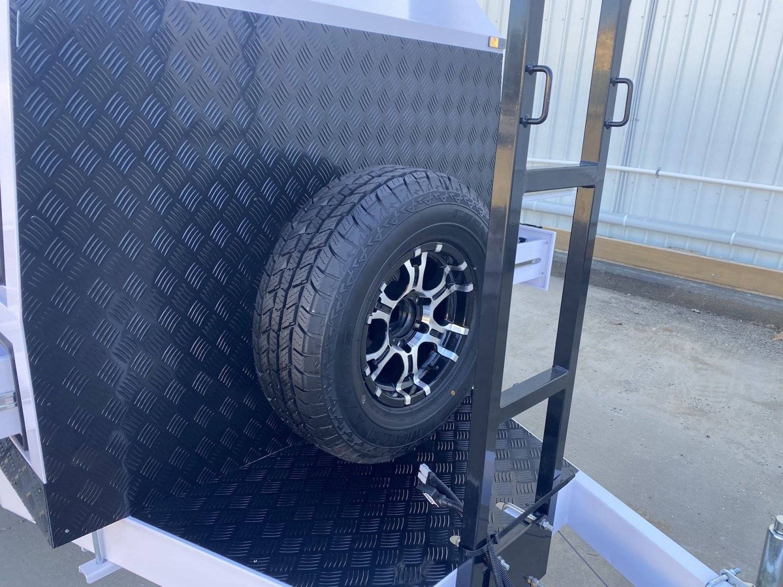 Einachsiger großer Handwerkeranhänger