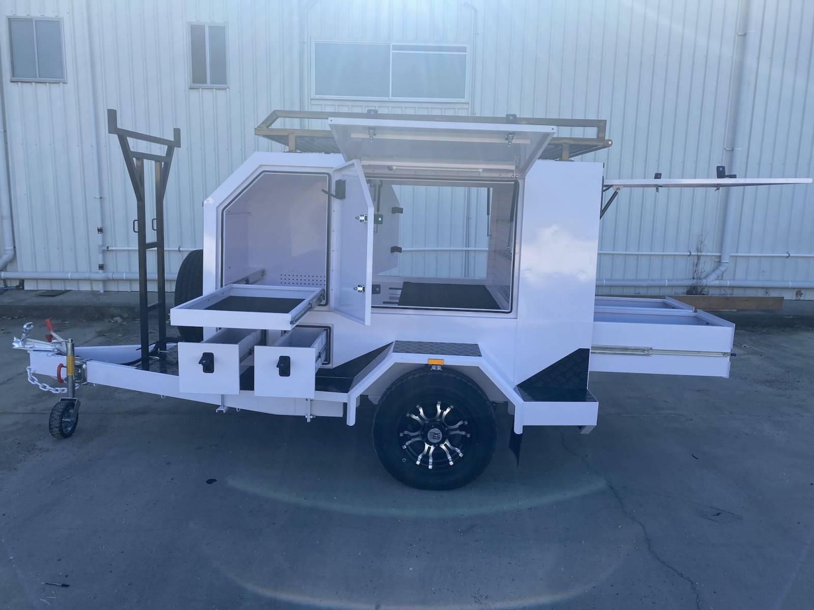 Einachsiger großer Handwerkeranhänger