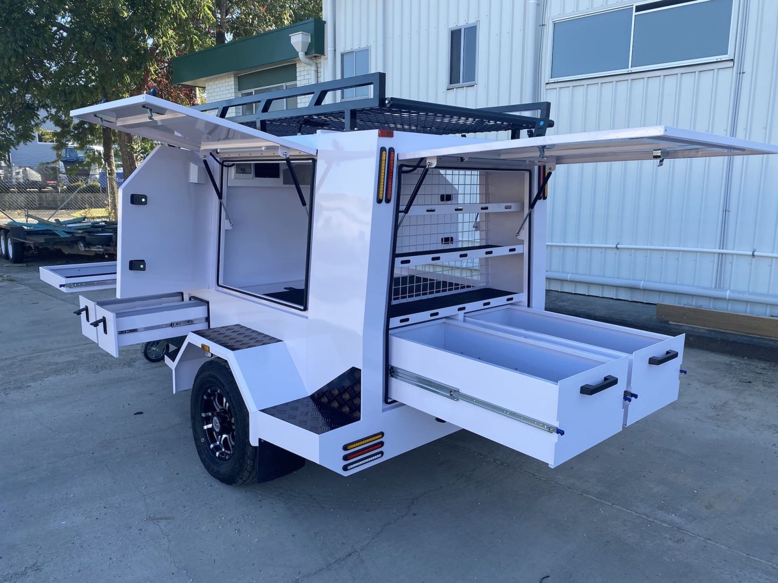 Einachsiger großer Handwerkeranhänger