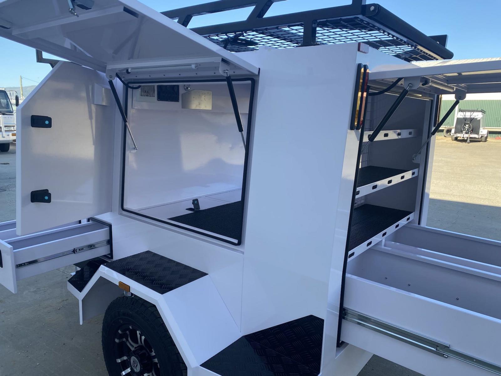 Einachsiger großer Handwerkeranhänger