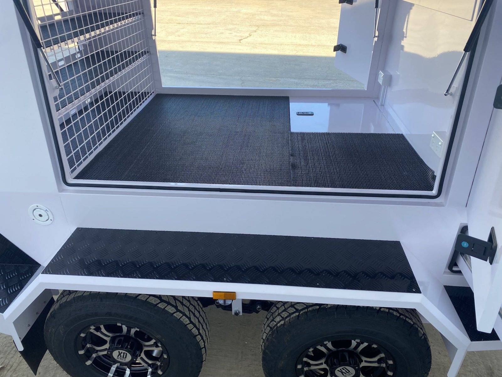 Doppelachsiger großer Handwerkeranhänger