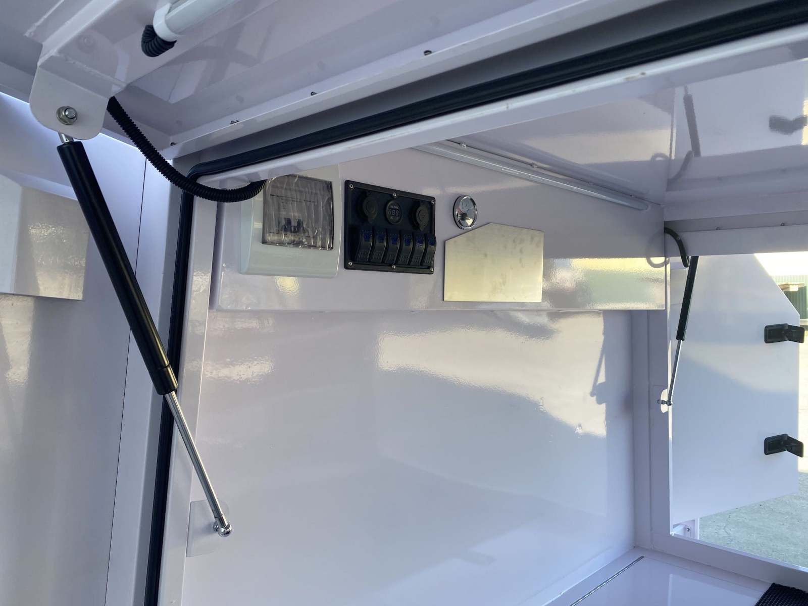 Einachsiger großer Handwerkeranhänger