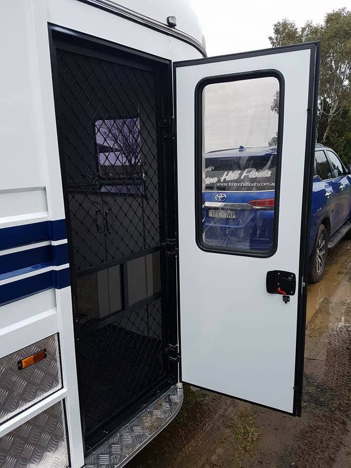 Standard-Typ-2-Pferde-Winkellast-Pferdeanhänger