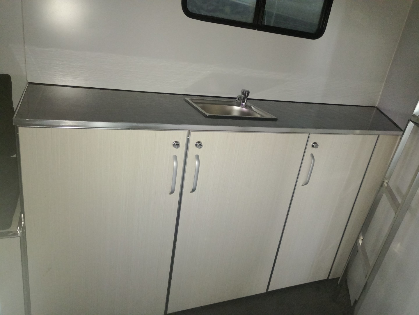 Maßgeschneiderter, quadratischer Vorderwagen für Pferde