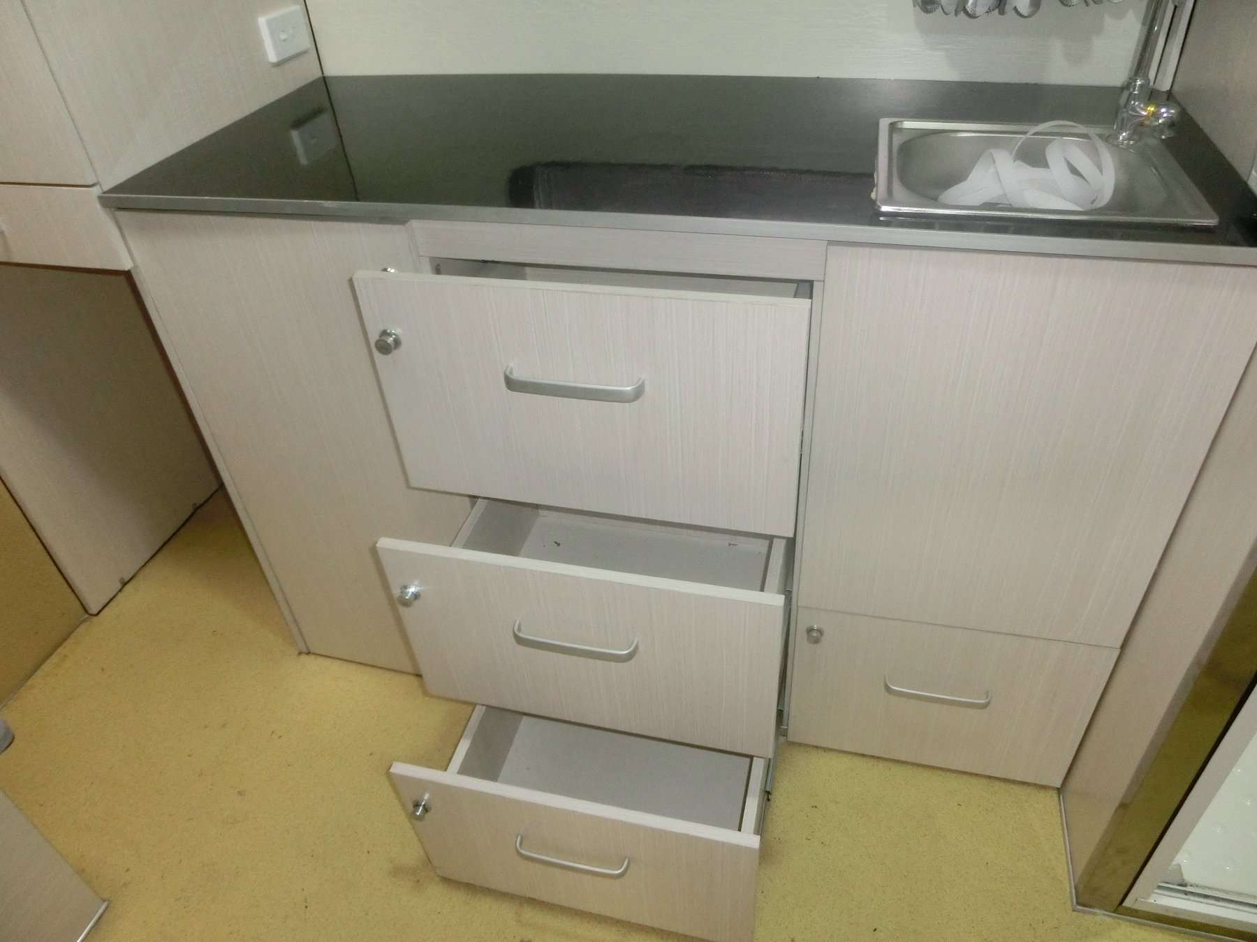 Maßgeschneiderter Pferdeanhänger mit quadratischer Front