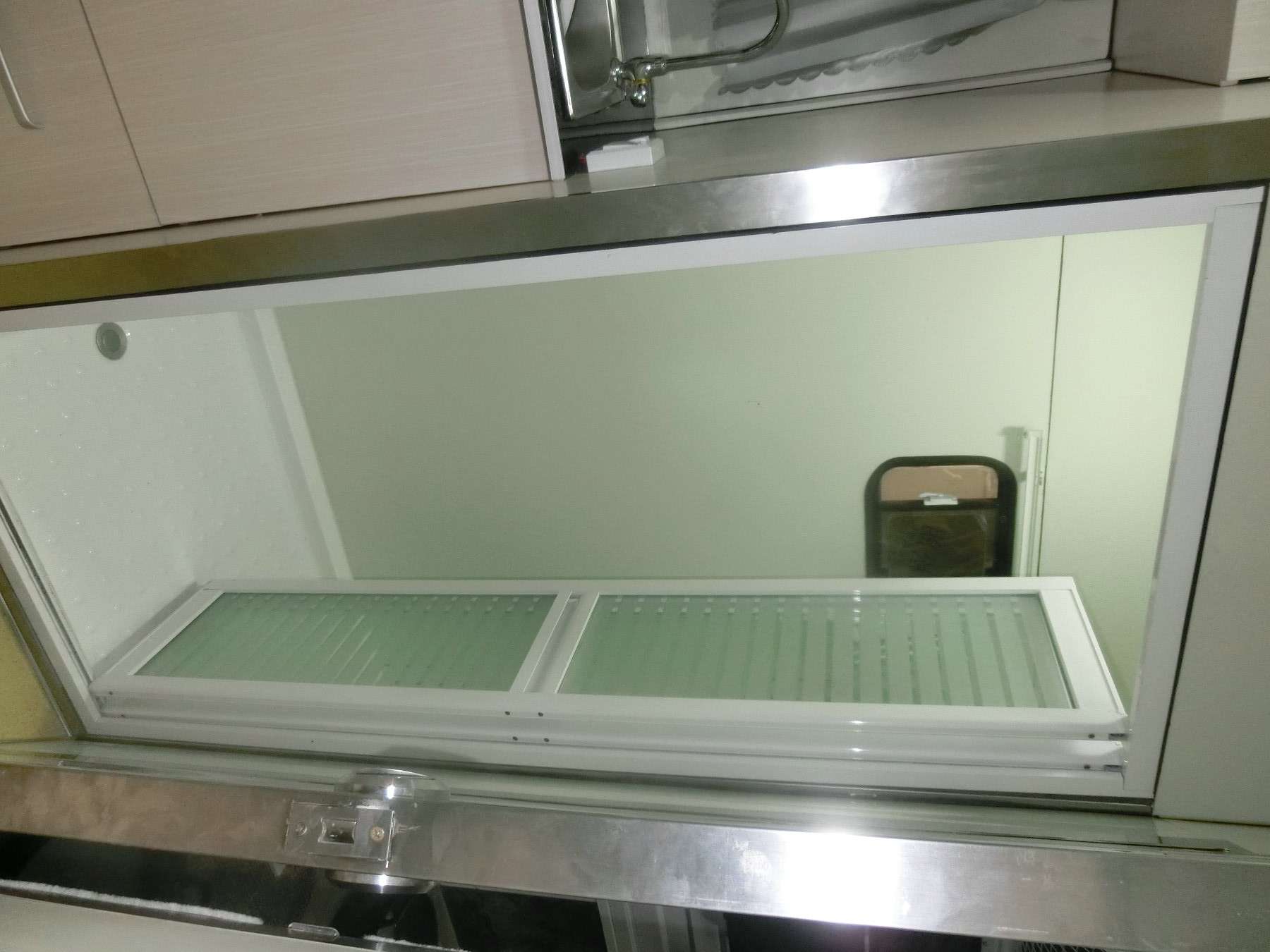 Maßgeschneiderter Pferdeanhänger mit quadratischer Front