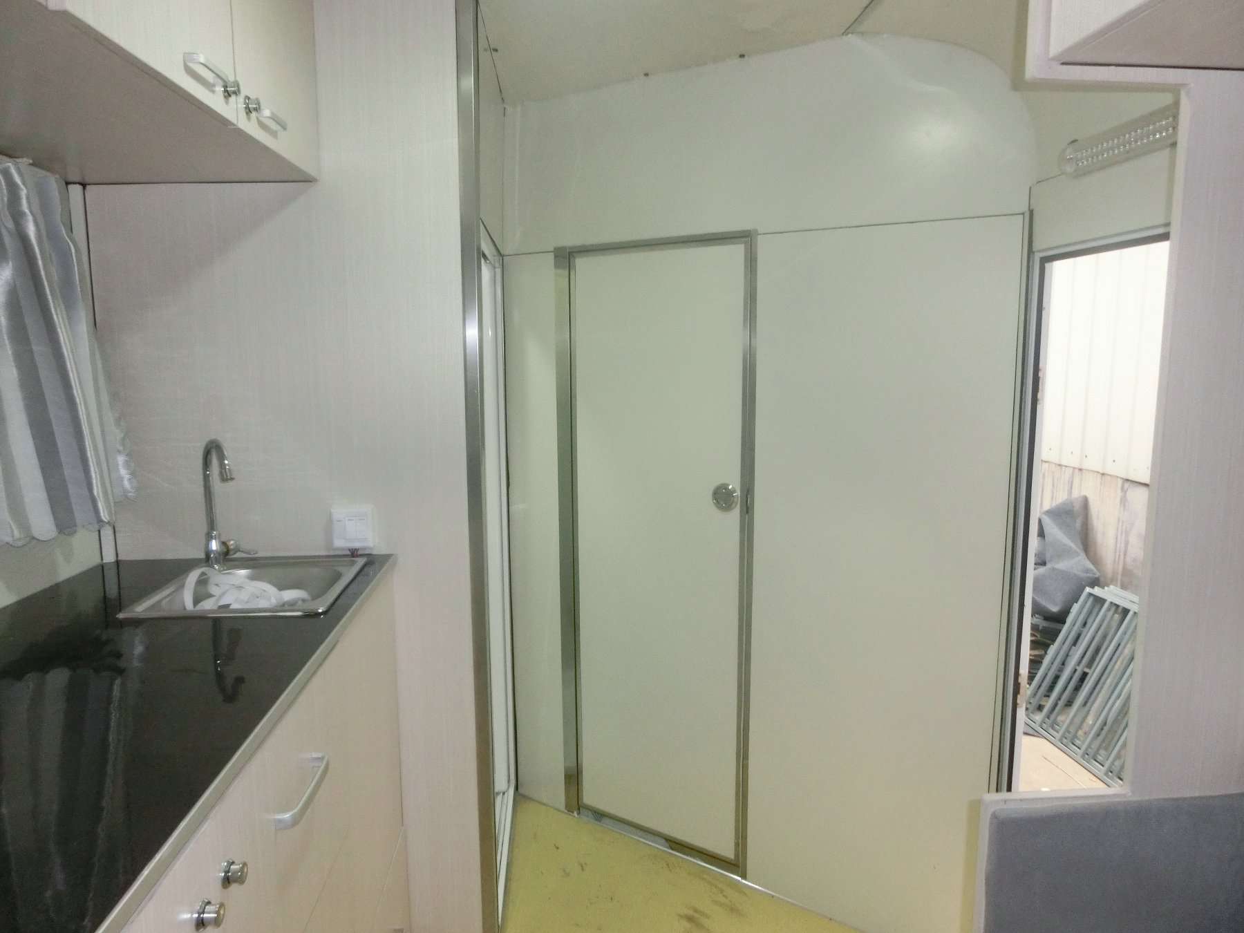 Maßgeschneiderter Pferdeanhänger mit quadratischer Front