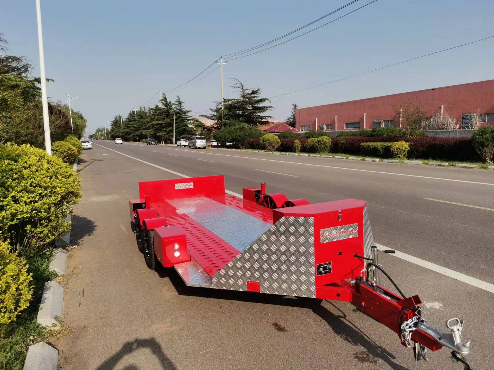 Hydraulisch höhenverstellbarer Tiefbettanhänger