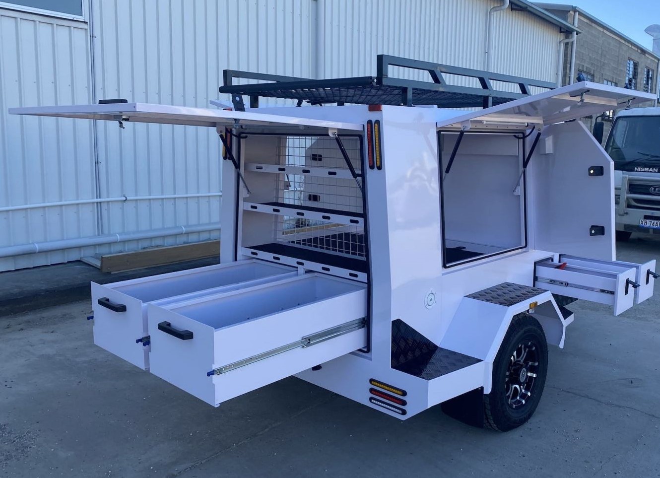 Einachsiger großer Tradie-Anhänger