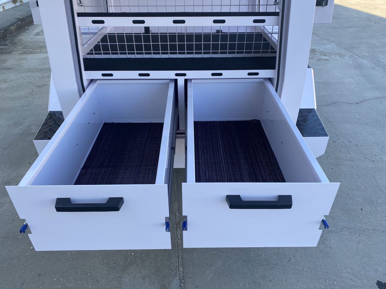 Einachsiger großer Tradie-Anhänger