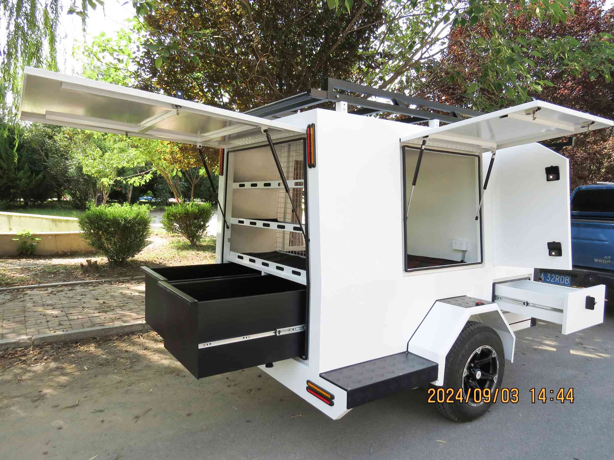 Einachsiger großer Arbeitsanhänger