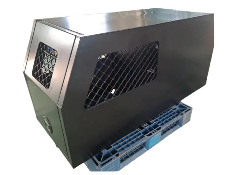 Ute-Baldachin aus schwarzer Legierung mit Hundebox