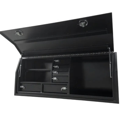 Flacher Werkzeugkasten aus Aluminium mit seitlicher Öffnung