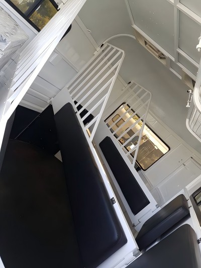 Standard-Typ-2-Pferde-Winkellast-Pferdeanhänger Standard-Typ-2-Pferde-Winkellast-Pferdeanhänger